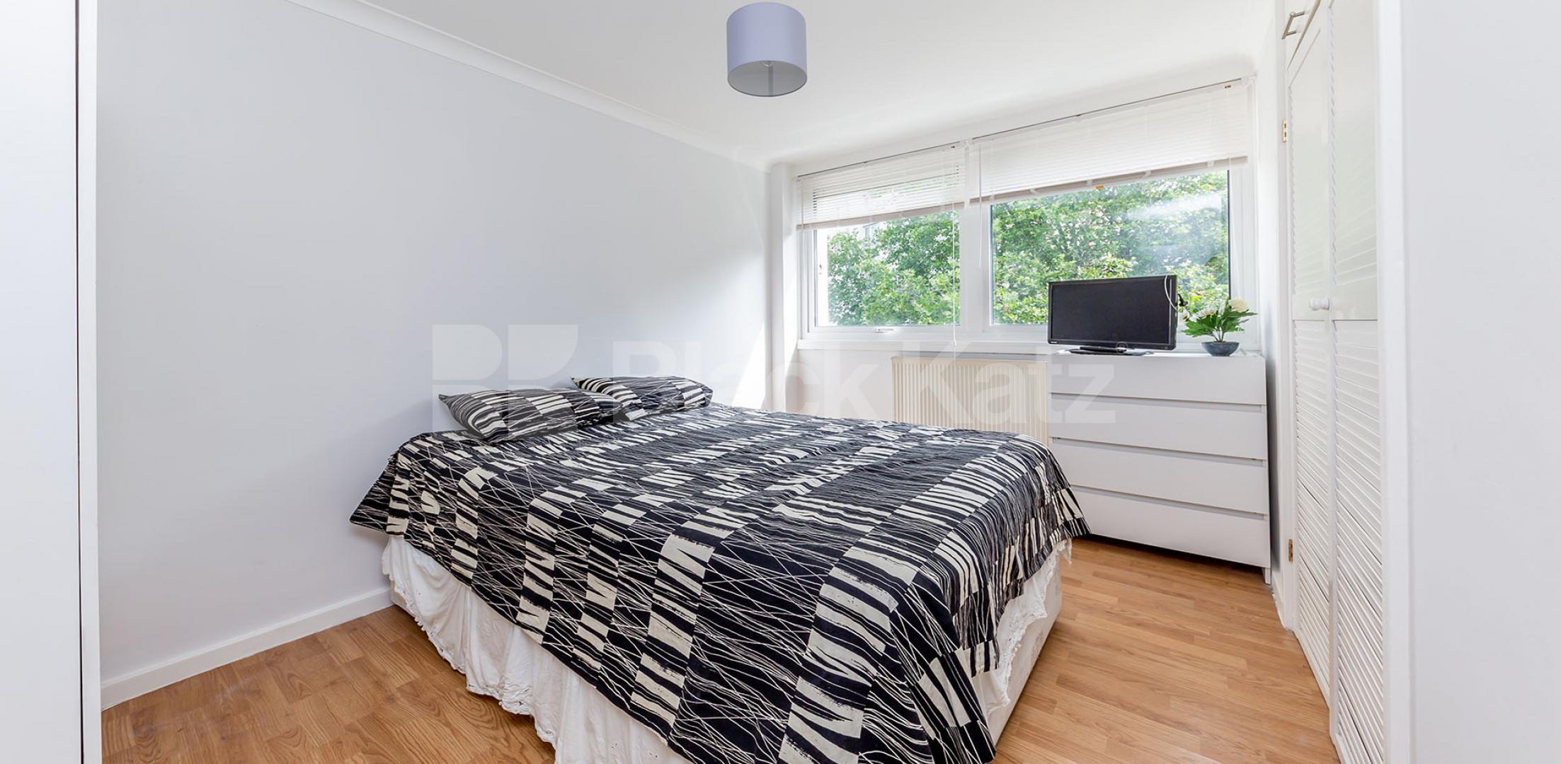 			LARGE 2 / 3 BED IN CAMDEN, 3 Bedroom, 1 bath, 1 reception Flat			 Malden Crescent, Kentish Town / Camden